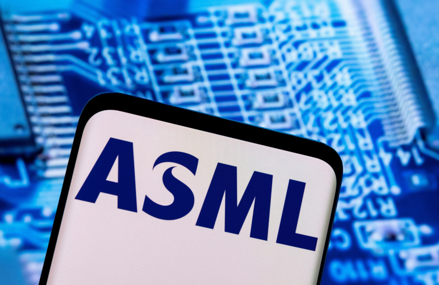 ASML s early earnings publication a  human mistake , shareholder group says