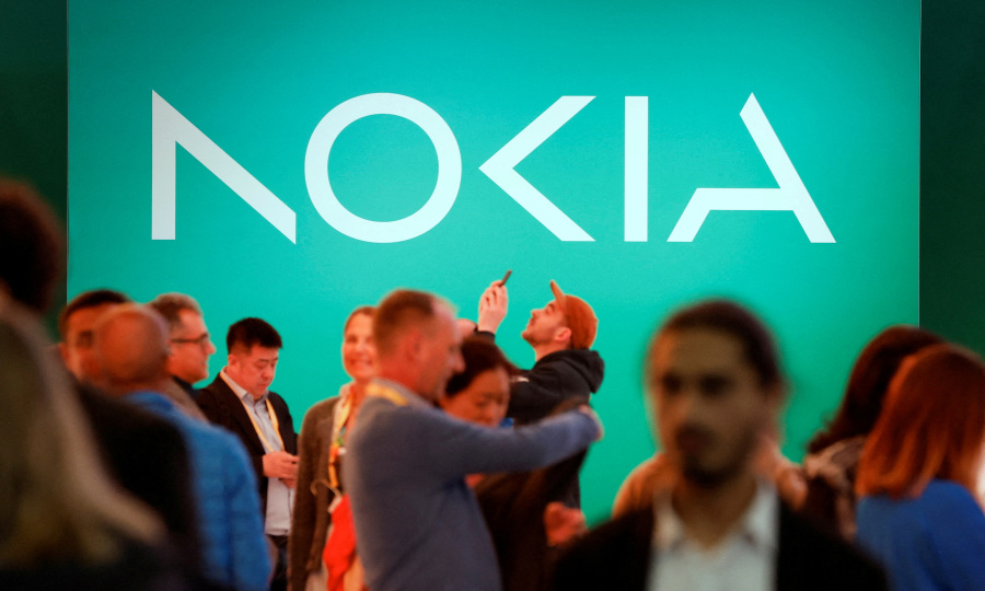 Nokia Q3 profit beats expectation, sees signs of recovery