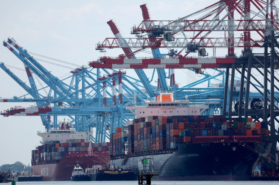 US Port Workers, Operators Reach Deal to End East Coast Strike