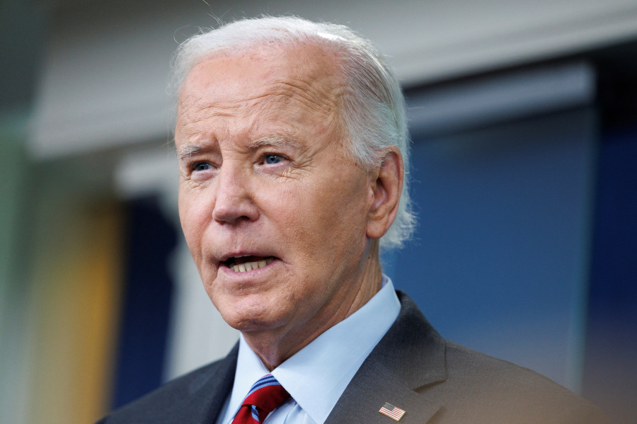 Biden Says He Would Weigh Alternatives to Striking Iranian Oil if He Were in Israel s Shoes