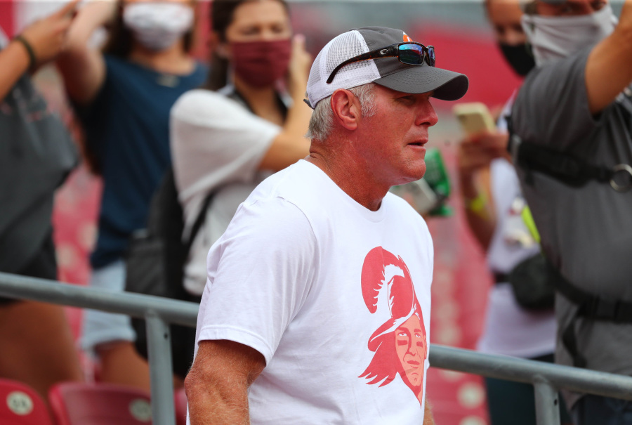 NFL-Hall of Fame Quarterback Favre Says He Has Parkinson s Disease