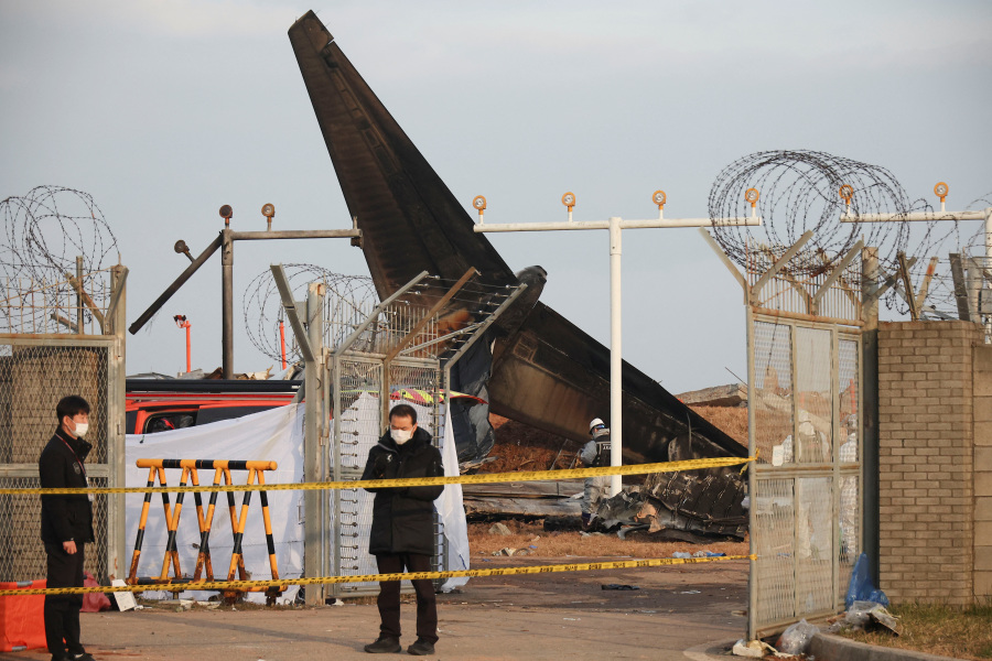 Factbox-Final minutes of Jeju Air flight before South Korea s deadliest air disaster