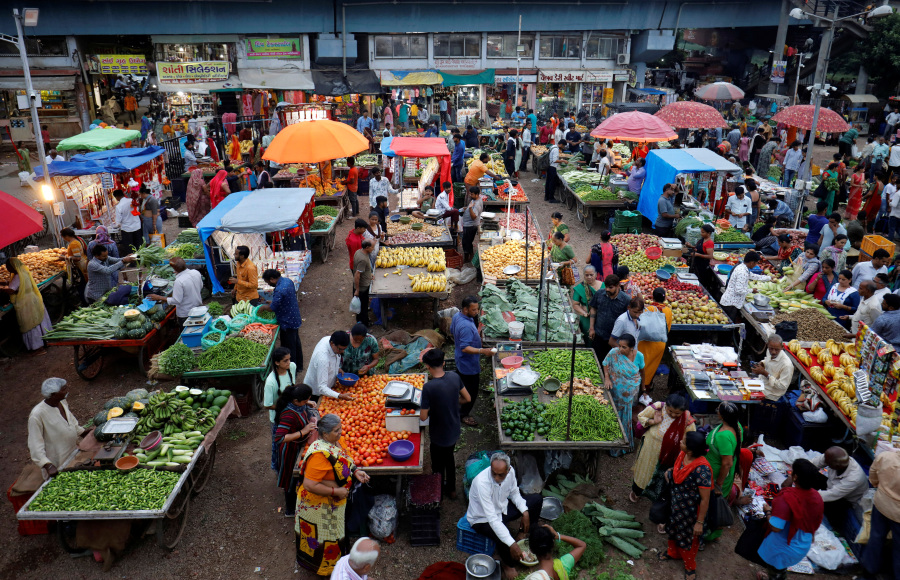 India s August Retail Inflation Above Economists  Expectations at 3.65 YY