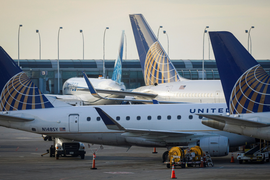 United Airlines Taps Elon Musk s Starlink for in-flight Internet