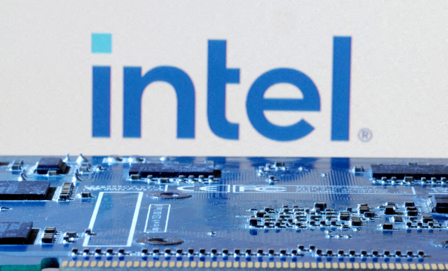 Apollo Eyes $5 Billion Investment in Intel, Bloomberg News Reports