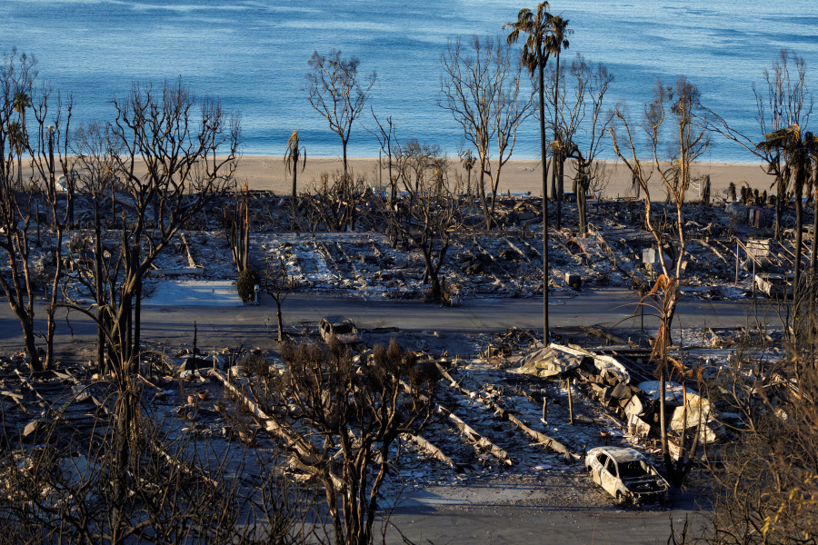 Wind gusts, humidity may test firefighters battling Los Angeles blazes