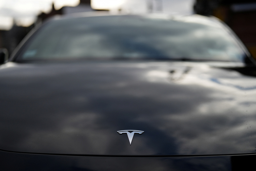 US probing about 2.6 million Tesla vehicles over  Actually Smart Summon  feature