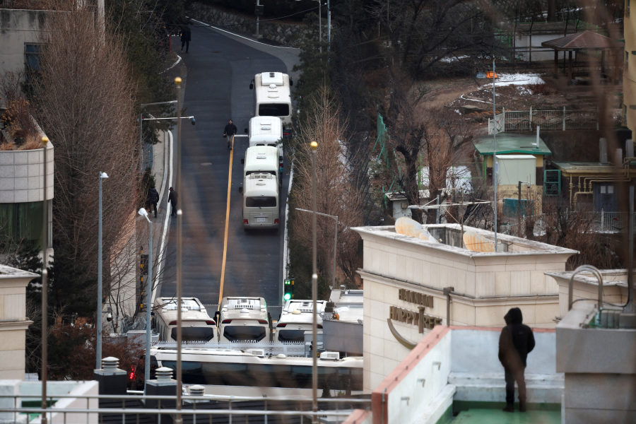 South Korea s Yoon faces second arrest attempt in fortified compound