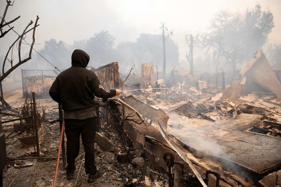 In Los Angeles, water runs short as wildfires burn out of control