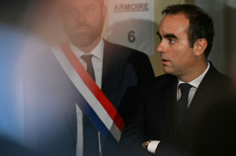French PM Lecornu races against the clock to form government