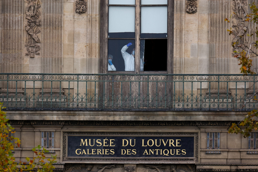Paris  Louvre reopens after heist, as backlash grows over security flaws