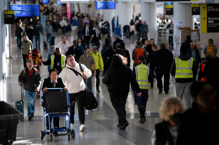 White House warns government shutdown could lead to holiday travel meltdown