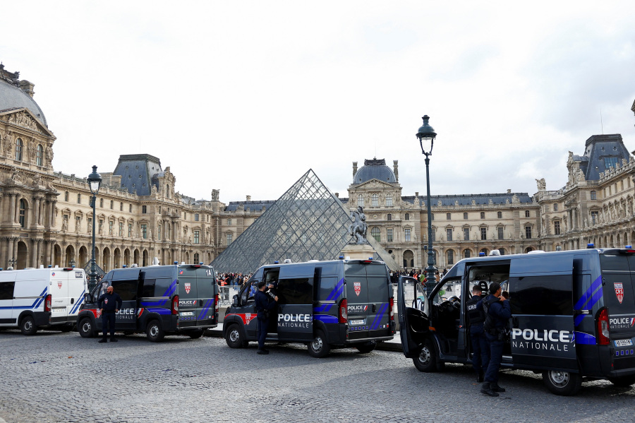 Detained Louvre heist suspects have partially recognised involvement, prosecutor says