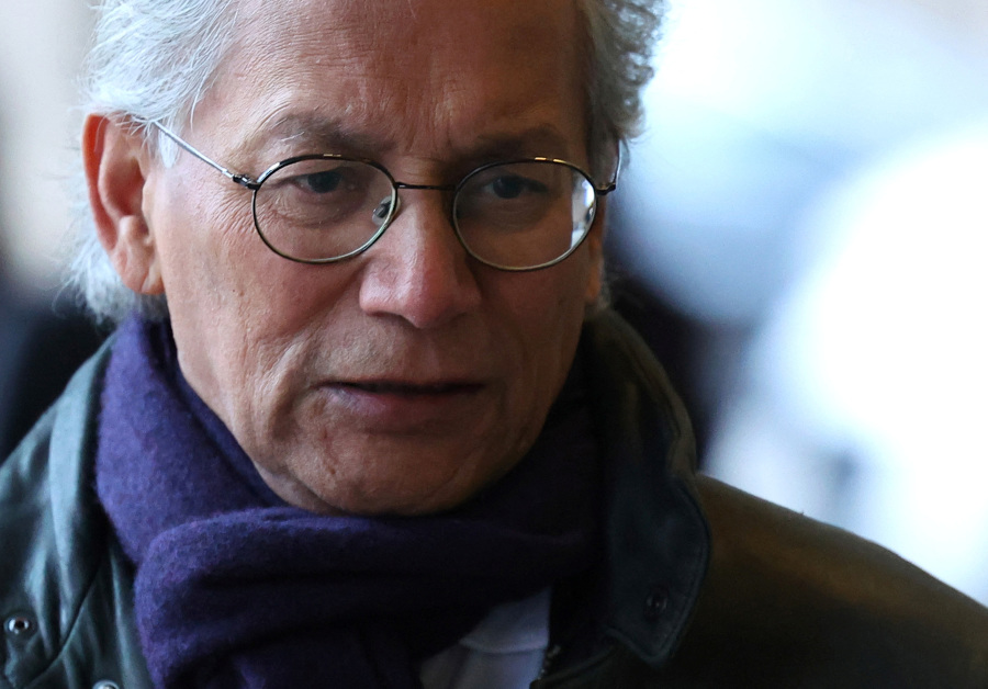 BBC chairman apologises for error of judgment in Trump speech edit