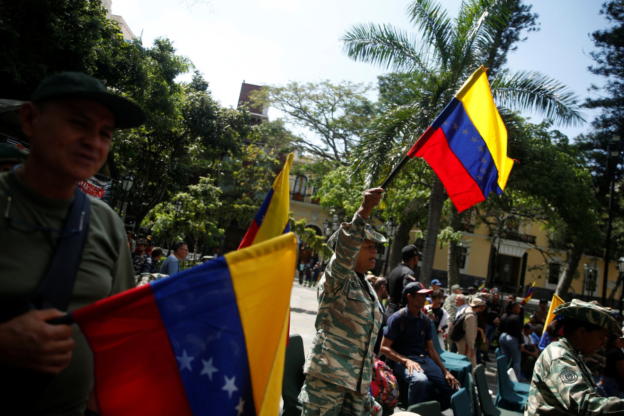 Venezuelan military preparing guerrilla response in case of US attack