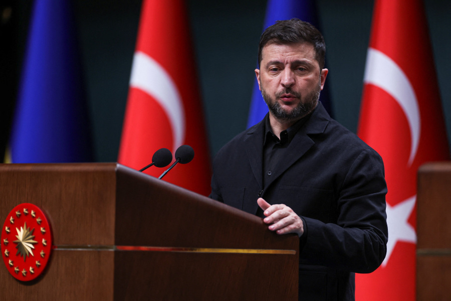 US proposals to end Russia s war involve Ukraine giving up land, some weapons, sources say