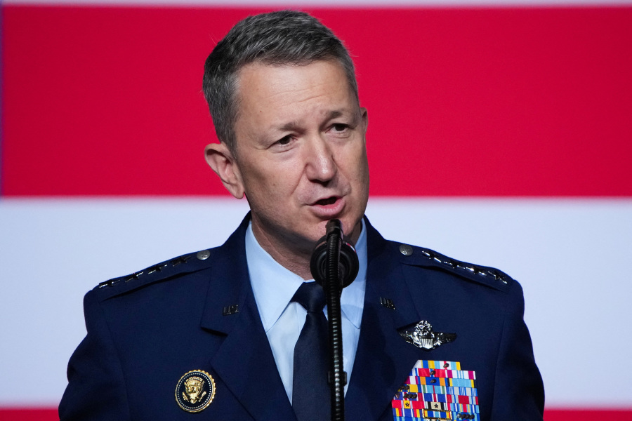 US military s Caine meets with Trinidad prime minister