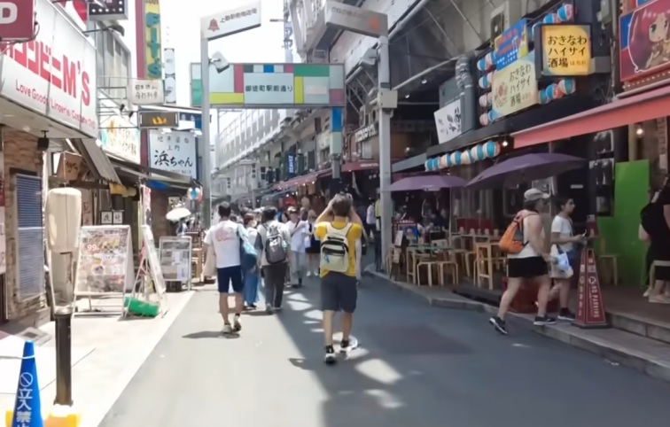 Xi Jinping is So Intimidating! Chinese Tourists Immediately Flee Upon Hearing His Name