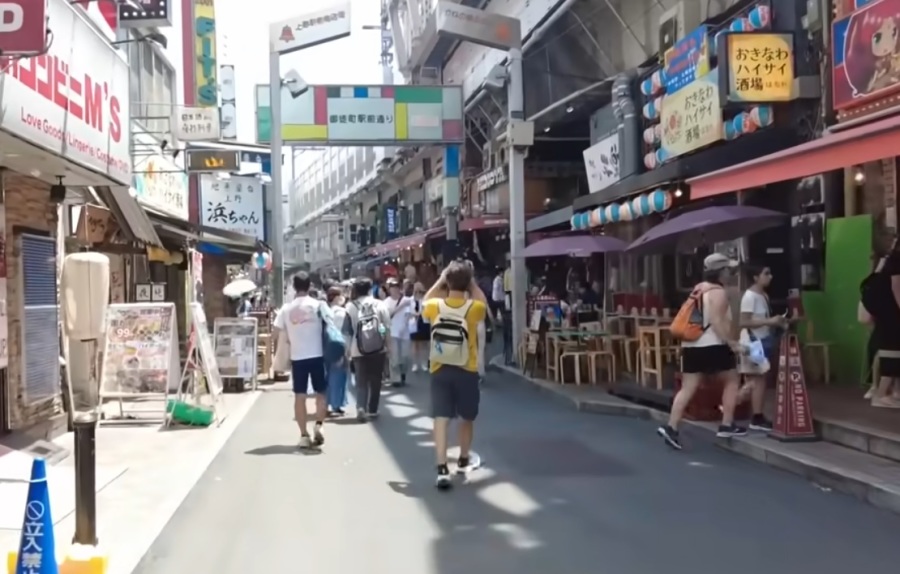 Xi Jinping is So Intimidating! Chinese Tourists Immediately Flee Upon Hearing His Name