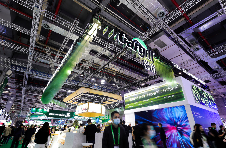 Chinese firm signs $5.2 billion of agricultural deals with traders including Cargill, LDC