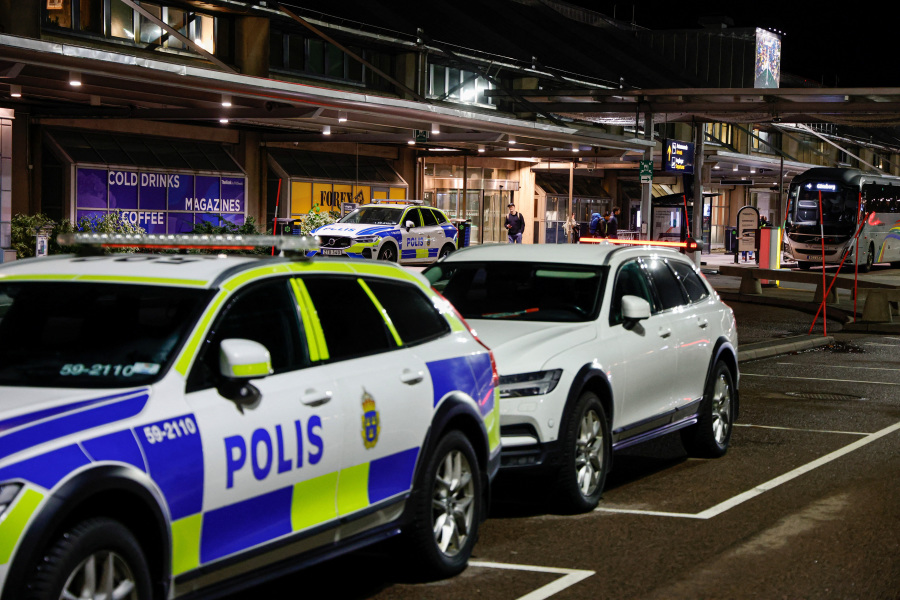 Traffic to resume at Sweden s second-biggest airport after drone scare