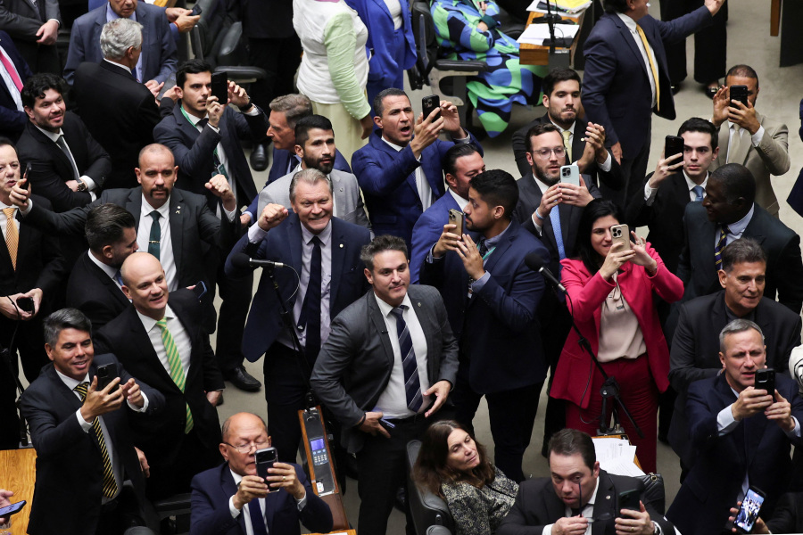 Brazil s lower house approves bill to cut Bolsonaro s jail term