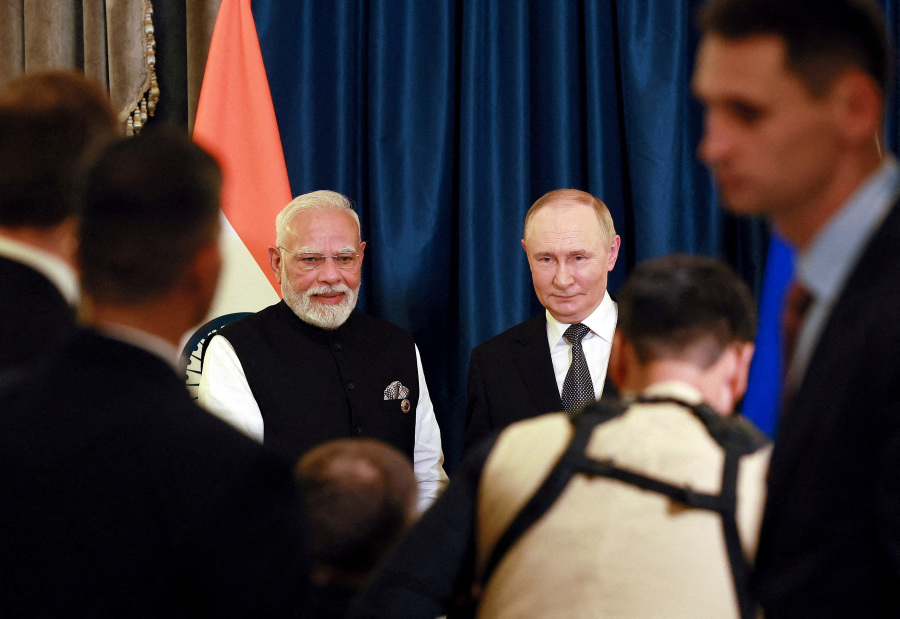 Russia s Putin seeks to boost energy, defence exports with India visit