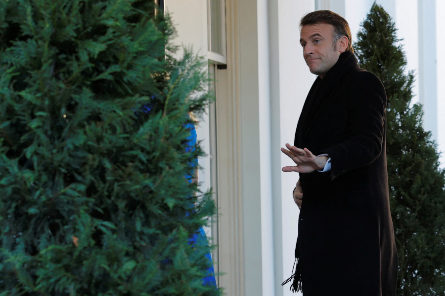 Macron arrives at White House for Ukraine talks with Trump