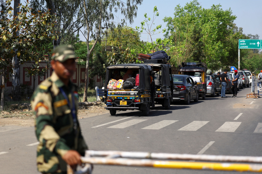 US urges India and Pakistan to de-escalate tensions after Kashmir attack