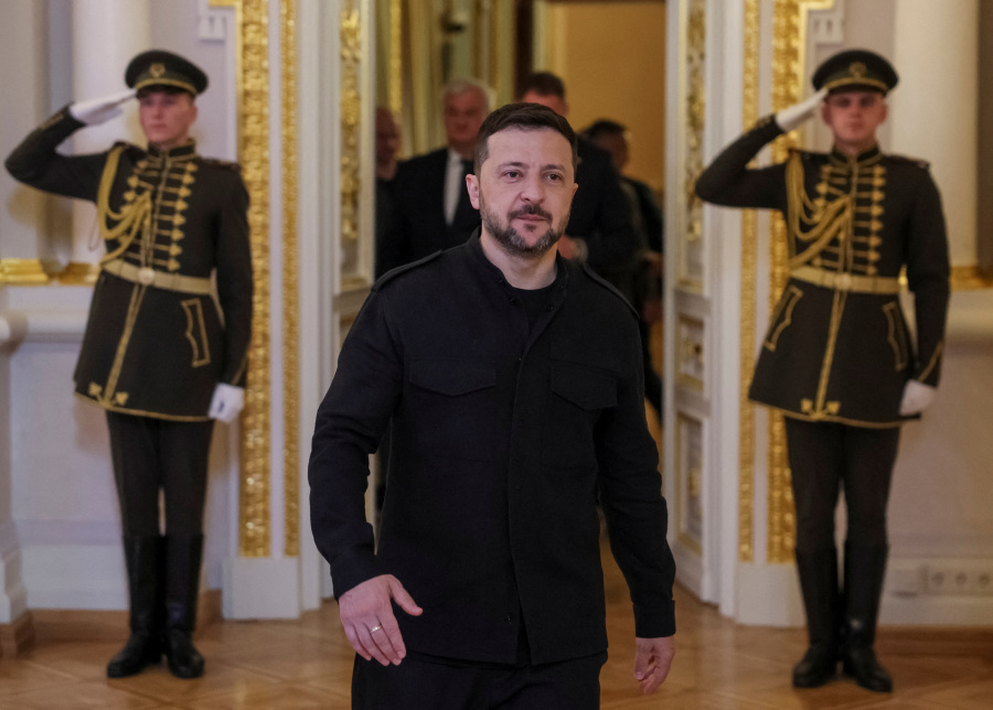 Ukraine s Zelenskiy calls on Russia to confirm ceasefire before talks