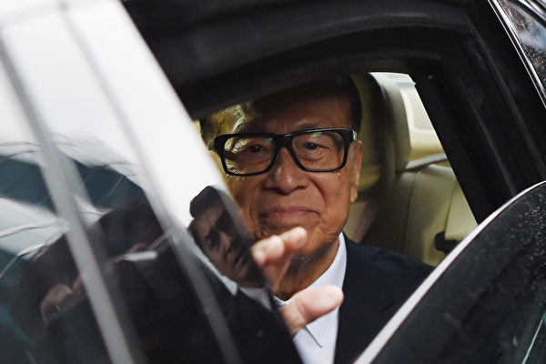 Li Ka-shing Appears at Concert, Declines to Comment on Port Sale Controversy