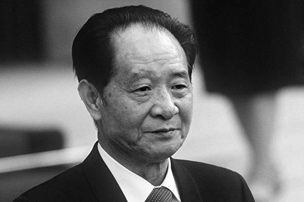 Hu Dehua Says His Father Wanted to “Perish Together” with Mao—Viral Video Gains Attention