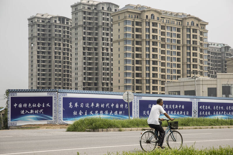 Xi Leads Top Officials Back to Xiong’an, Calls Decision ‘Correct’ Amid Doubts