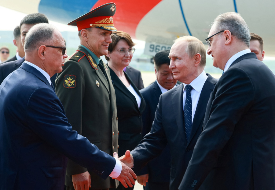 Russia s Putin arrives in China s Tianjin for security summit