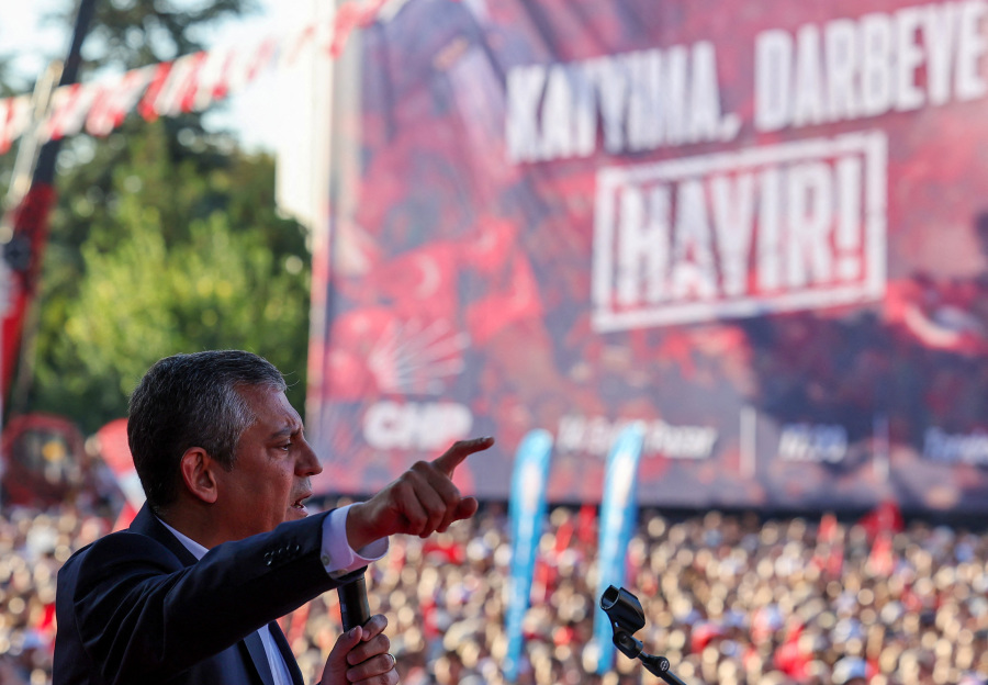 Tens of thousands protest against legal crackdown on Turkey s main opposition party