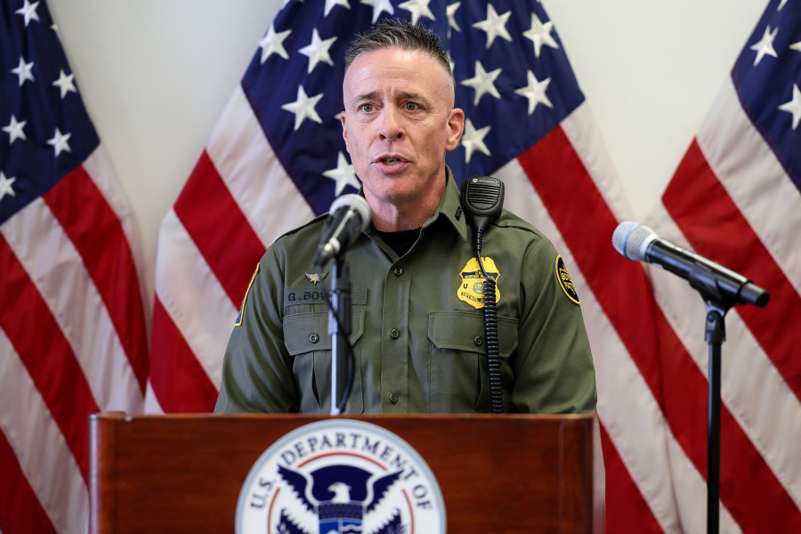 Top US border official says  many  arrests made in Chicago immigration crackdown