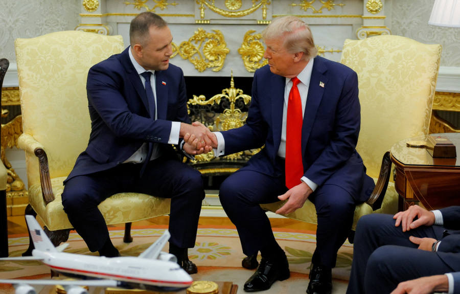 Trump signals Poland could get more US troops during Nawrocki White House visit