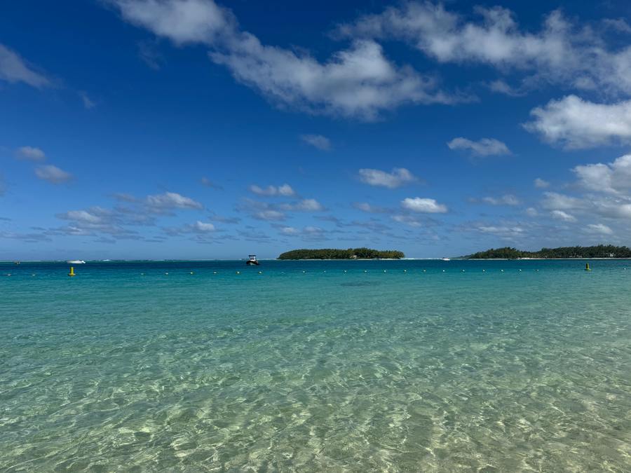 Trump slams  stupid  UK decision to give back key military base