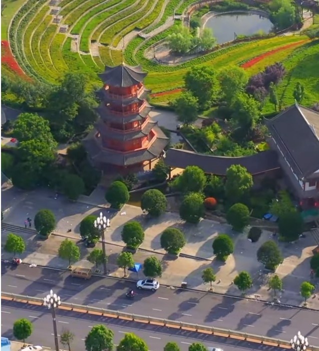 Concentrating Efforts on Foolishness: China s Artificial Ancient Towns Turn into Desolate Ruins