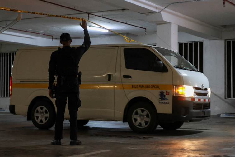 Panama officials search CK Hutchison s subsidiary office, source says