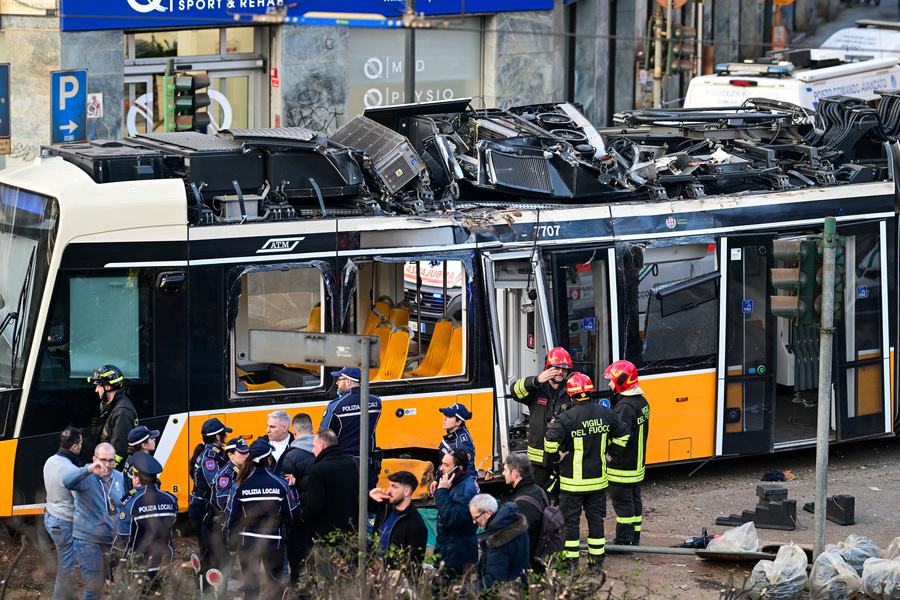Tram derails in central Milan, leaving one dead, 40 injured