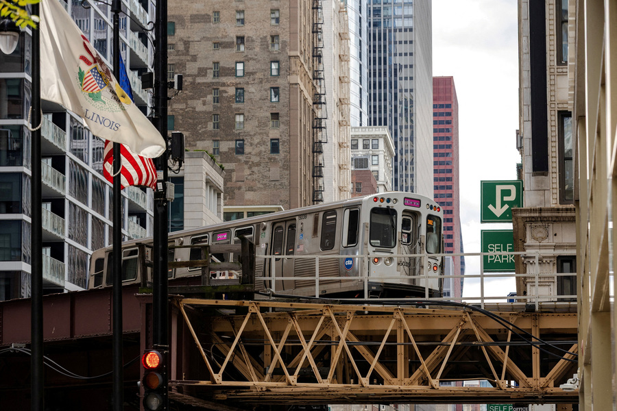 Judge orders Trump administration to temporarily unfreeze Chicago transit funding