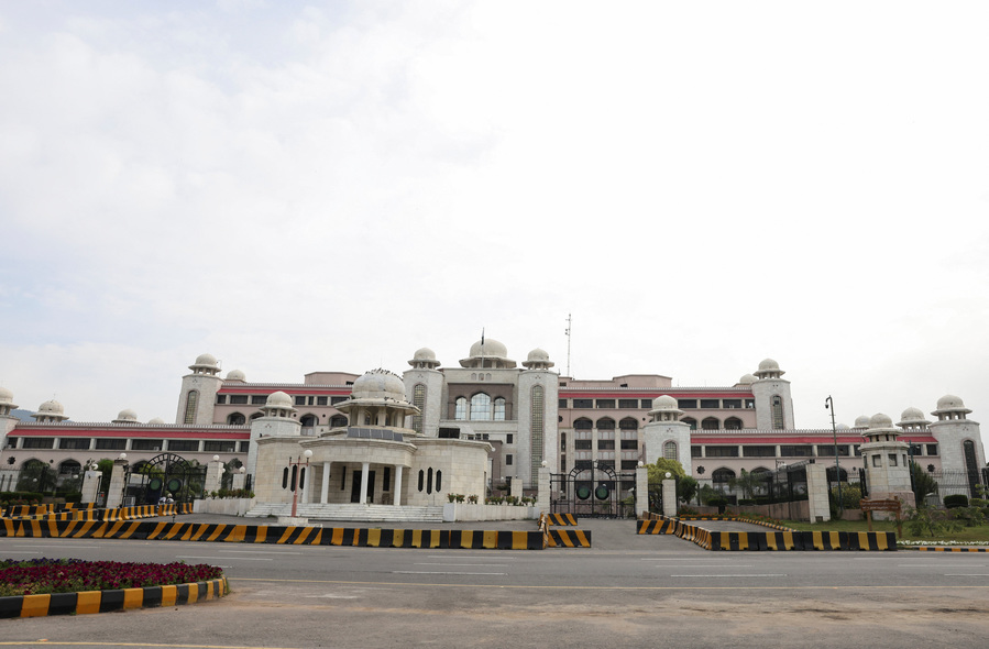 US plane carrying team for talks with Iran lands in Islamabad, two Pakistani sources say