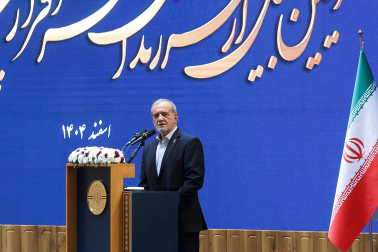 Iranian President insists on country s nuclear rights, ISNA reports