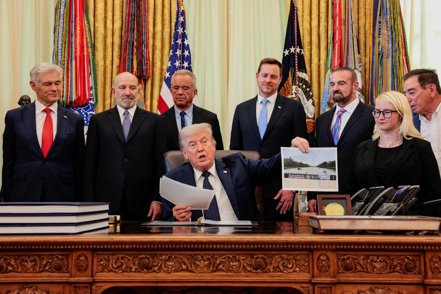 Trump announces drug pricing deal with Regeneron