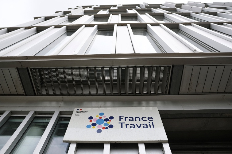 French unemployment rate rises above 8, threatening to tarnish Macron s legacy