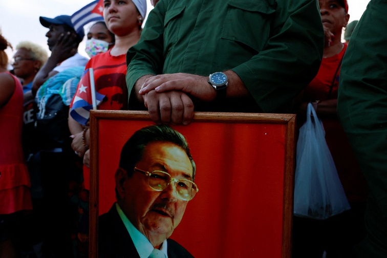 Cubans gather before U.S. embassy in Havana to protest Raul Castro indictment