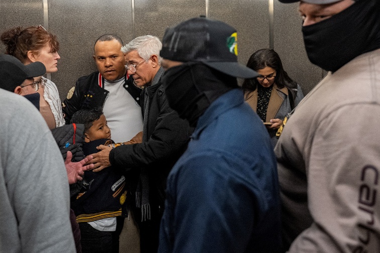US judge vacates Trump immigration courthouse arrest policies