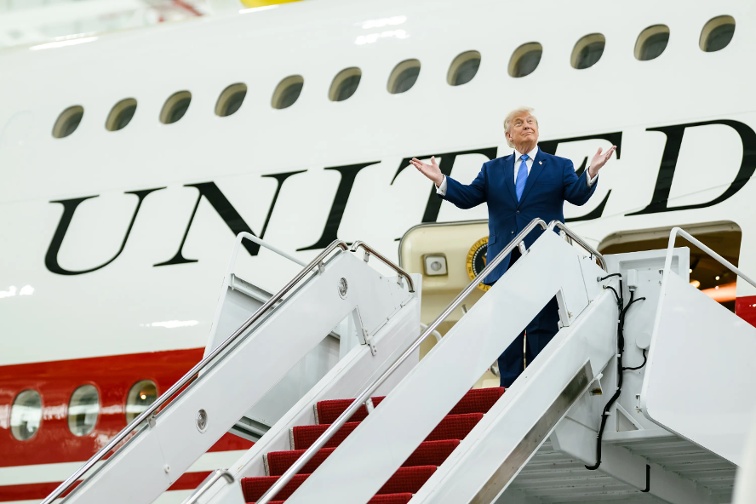 Palm Beach, Florida -- home to Trump s resort -- names its airport after him
