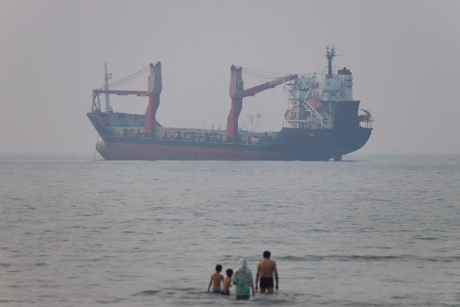 US vows economic D-Day as Iran threatens to halt all oil exports
